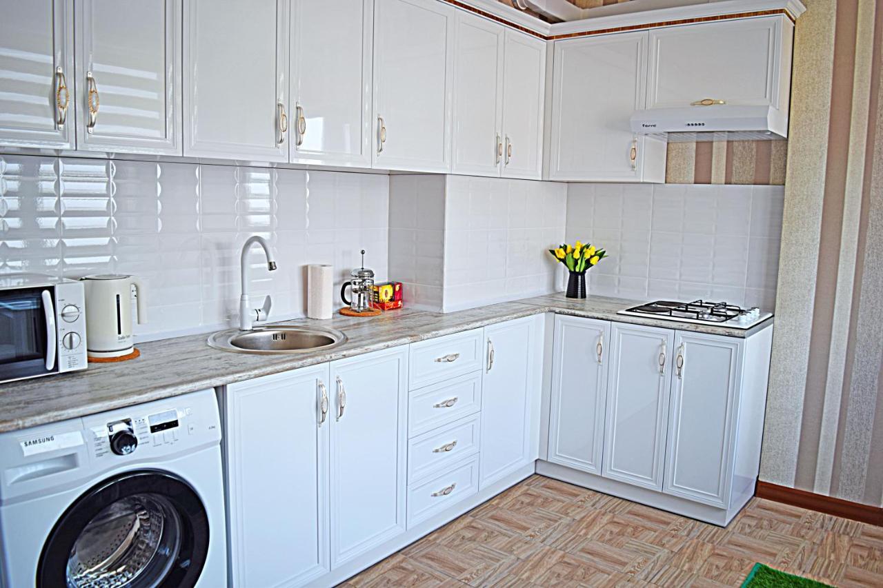 Sunny Apartment With Mountain View Бішкек Екстер'єр фото